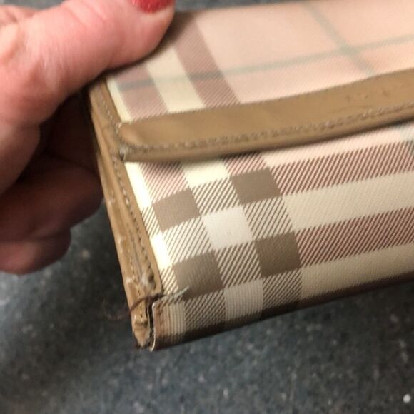 Authentic Burberry Pink Vintage Small Wallet - Picture 2 of 7